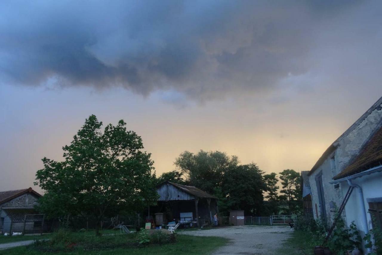 Chambre A La Ferme Chez L'Habitant Besson Экстерьер фото